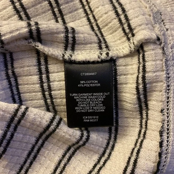 Sanctuary Small Multi-Color Long Sleeve V-Neck Pullover Knit Top - EUC - Picture 4 of 4